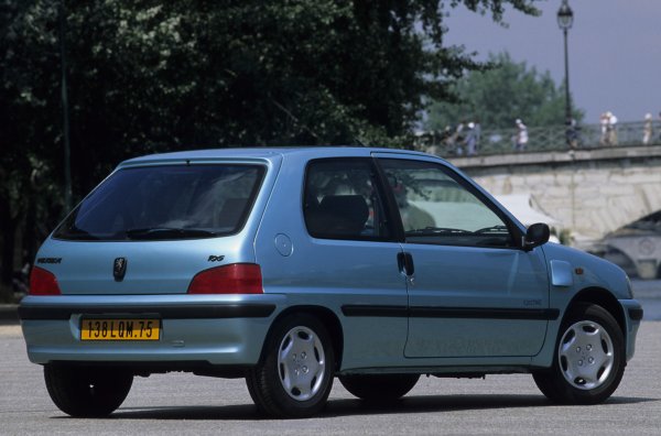 Провалът на пазара се обяснява с непознатия за масовия потребител и сравнително &bdquo;суровия&ldquo; дизайн. Преди 30 години технологията за електрически автомобили беше в зародиш. Пълнежът на компанията Heuliez - двигател с мощност 27 конски сили и тягова никел-кадмиева батерия от 11 kWh - беше най-малкото притеснителен. Добавете пробег от 100 километра, максимална скорост от 90 км/ч и ще ви стане ясно защо този модел се оказа неуспех.
