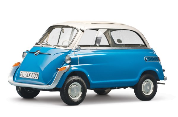 Iso Isetta се произвежда по лиценз в различни страни, като се откроява подобрената версия на BMW. Тя е по-различна от оригинала. Най-слабият вариант е с четиритактов 247-кубиков мотор с 12 к.с.

По-късно германците разшириха гамата и дори предложиха &bdquo;пълноценно" BMW 600 (на снимката) с удължено разстояние между осите, двуредов салон и 582-кубиков боксер с мощност 19,5 к.с.
