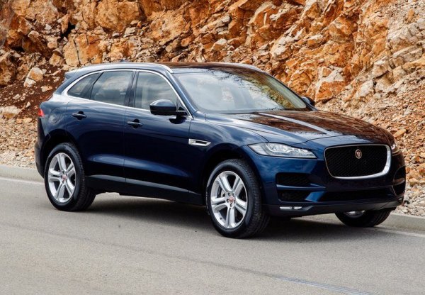 Genesis G70 - 946 точки, Jaguar E-Pace (на снимката, доставчик Alps Alpine) - 942, Lincoln Corsair - 950