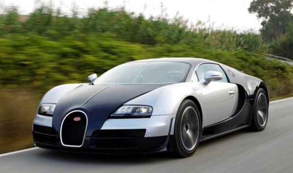 Още една фикс-идея на Фердинанд Пиех: да се създаде автомобил с над 1000 конски сили, развиващ 420 км/ч. Много инженери по онова време твърдят, че задачата е неизпълнима. В крайна сметка хората на Пиех го постигат с 8,0-литров W16 двигател с 4 турбини, съчетан със 7-степенна скоростна кутия с два съединителя, система за задвижване на четирите колела и заден спойлер, действащ като въздушна спирачка.
Цялата тази система генерира огромна топлина и съответно трябва да бъде свързана с голям брой радиаторни охладители - общо 10 (три за двигателя и 7 за други компоненти). Нищо чудно, че обслужването на двигателя струва около 20 000 долара.
