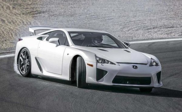 LFA е една от най-вълнуващите коли, правени някога. Тя се задвижва от 4,8-литров атмосферен V10 с мощност 553 к.с., който е разработен с помощта на Yamaha. Този мотор се развърта толкова бързо, че стрелката на цифров оборотомер не може да го следи и се налага да се монтира дигитален. 
От модела са направени едва 500 бройки, а от компанията-майка Toyota обявиха, че LFA ще служи като отправна точка за бъдещите спортни модели през следващите 25 години. Това обяснява и много сложната конструкция на радиаторите, монтирани зад задните колела, и турбините, които изтеглят горещия въздух от спирачната система.
