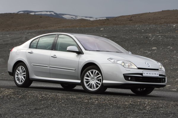 Тук става въпрос за третото поколение на Renault Laguna. Автомобилът на френската компания се появи на пазара през 2006 година, в разгара на манията по миниваните, и приключи точно когато потребителите вече започнаха да се фокусират върху SUV-овете. Renault загуби по 3550 евро на бройка или общо 1,54 милиарда.
