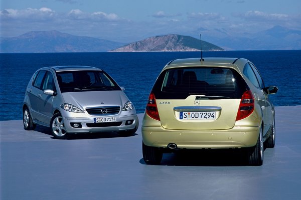 Въпреки че днес е продажбен успех, първият Mercedes A-Class (който се появи на пазара през 1997 г.) беше значителна загуба за марката. Не помогна и фактът, че автомобилът си спечели прякора "създател на вдовици" заради високия си риск от преобръщане. Нито пък че Mercedes загуби по 1440 евро на брой. В крайна сметка това се равнява на дупка от 1,71 милиарда. 
