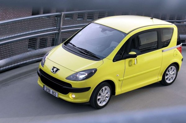 Този миниван с плъзгащи се врати е проектиран за града, но не и за да оздрави финансите на Peugeot. Всеки брой струваше пари на компанията, а пазарът не ѝ позволяваше да си възвърне инвестицията. Марката загуби по 15 380 евро от всяка бройка, или колосалните 1,9 милиарда.

