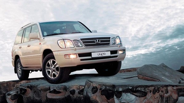 В кои автомобили се монтира - Lexus GX470, LX470, Toyota 4Runner, Fortuner, Hilux, Land Cruiser 100, LC Prado, FJ Cruiser, Tacoma, Tundra, Sequoia

Среден пробег до сериозен ремонт - 300 000 км

Плавна, надеждна и на практика вечна - 5-степенната автоматична скоростна кутия в Lexus LX470 е точно такава. Става дума за A750F (A750E за версиите със задно задвижване) - модификация на Toyota на Aisin TB-50LS, която се използва активно в SUV и пикапи. При правилна поддръжка и експлоатация ресурсът й може да достигне половин милион километра, а в някои случаи дори повече.
