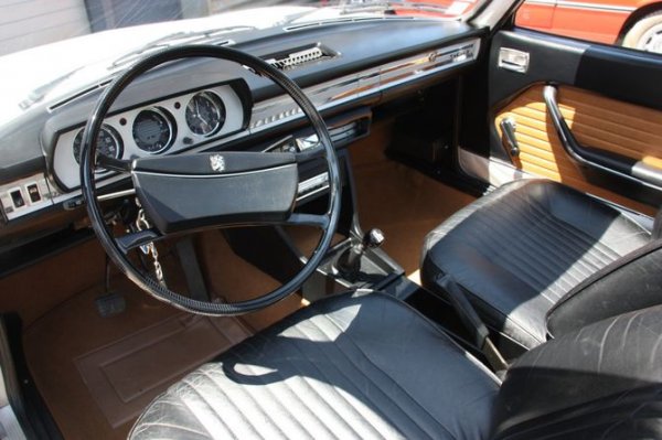 Този изискан автомобил се открояваше със своя запомнящ се дизайн и стилен интериор с просторен и удобен заден диван. Прекалено мекото окачване обаче не допринесе за по-хазартното каране. Цената на употребяван Peugeot 504 са в диапазона 4200 - 7600 евро.