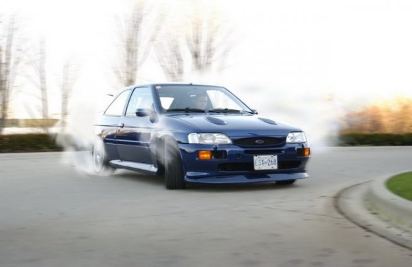 Това е Escort RS Cosworth