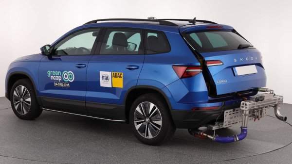 Чешкият кросоувър, оборудван с 1,5-литров турбо бензин със 150 к.с., от друга страна, получи среден резултат от 52% и 3 звезди демонстрирайки надежден контрол на замърсяващи вещества. Моделът все пак има възможност за по-нататъшни подобрения в емисиите на прахови частици.
