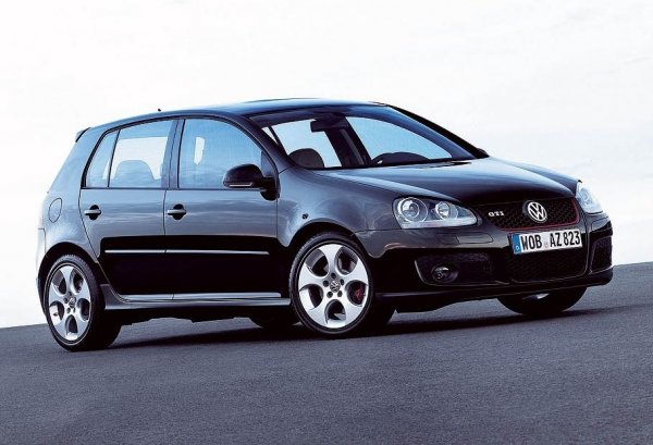 При петото поколение GTI вече доста се отдалечи от стандартния модел, а DSG - автоматикът на VW с двоен съединител - дебютира тук като допълнителна опция. Любопитно е, че специалните джанти за този модел се наричаха с немската дума Hufeisen (подкова) в САЩ, но с американското име Detroit - в Германия. 
