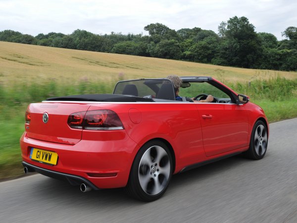 С шестата генерация VW за пръв път реши да пробва и с кабрио версия на GTI, но така и не успя да го наложи, и дори не го предлагаше отвън океана. 
