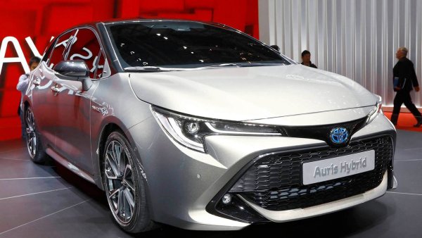 Този ход на японския производител нямаше необходимия ефект, на който разчиташе японският производител. И той скоро се отказа от промяната, като върна името Corolla на популярния модел. Същото направи и Hyundai със споменатия преди малко ix35, който отново е Tucson.
