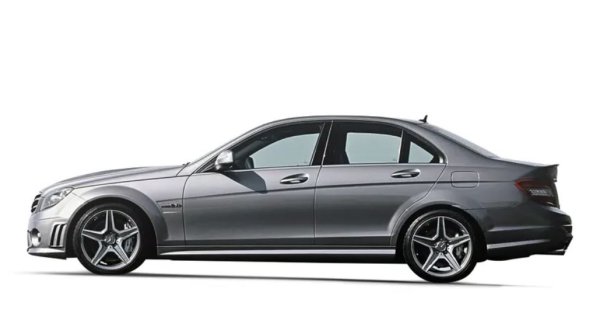 Тук имаме шанс да поразсъждаваме върху един от най-великите автомобили на Mercedes в историята: W204 C63. Познавате я - колата, на която пише "6.3" отстрани, въпреки че е само "6.2" като обем. Дори намерихме рядко издание &bdquo;125&ldquo;, което определено е сред най-добрите оферти тази седмица.