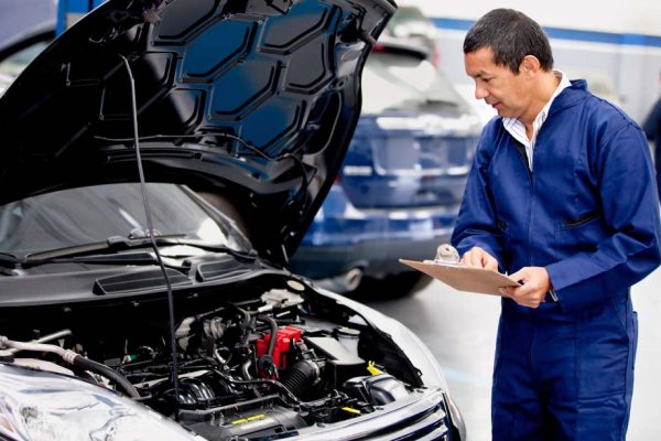 Един от основните признаци, че е време за смяна на автомобила, е неговото техническо състояние, което може да бъде установено и по време на годишния преглед. Тогава се установяват нивото на вредните емисии, както и на спирачната система, при която може да се налага подмяна на всички тръби, маркучи, дискове и апарати.