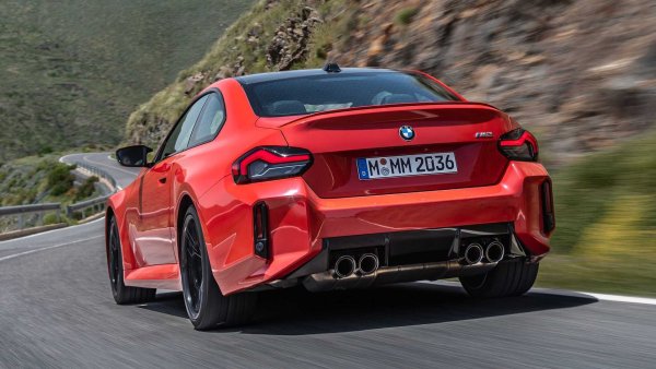 Сегашното BMW M2 Coupé (F87), предлагано с ръчна или автоматична скоростна кутия, скоро ще отстъпи място на новото поколение, което, за щастие, ще запази същата рецепта и ще продължи да предлага на клиентите и двете опции. Според самата марка само 25% от потребителите са избрали ръчната скоростна кутия в настоящия модел, въпреки че при най-мощната версия M2 CS с 450 коня под капака  разпределението е 50/50.