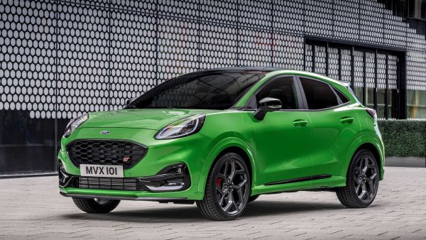 Във Ford също вярват, че добрата старомодна механична скоростна кутия е ключът към удоволствието от шофирането. Ford Puma ST се предлага само с шестстепенна механична скоростна кутия. За да се възползва от 200-те конски сили на 1,5-литровия EcoBoost, шофьорът няма друг ибор, освен да използва и левия си крак за натискане на съединителя. 