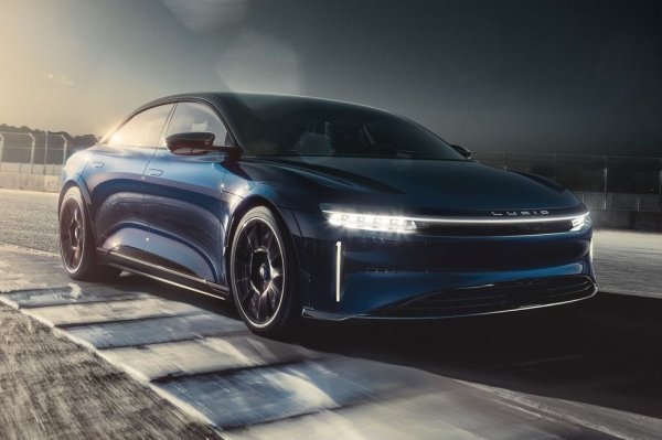 Първият от множеството самопровъзгласили се "убийци на Tesla", който вече има готов автомобил на пазара - и то доста впечатляващ автомобил. Задвижването с три електромотора на версията Sapphire дава над 1200 коня. Но и цената е доста над тази на Model S.