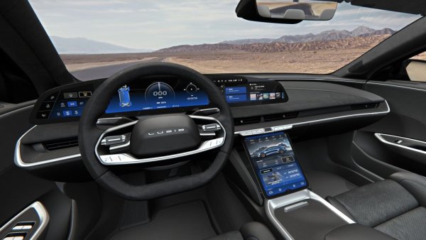 Ускорение 0-100 км/ч: 2.0 секунди 
Максимална скорост: 305 км/ч
Максимална мощност: 1217 к.с.
Обхват с едно зареждане: 630 км
Капацитет на батерията: 117 кВтч
Цена: 250 650 долара 