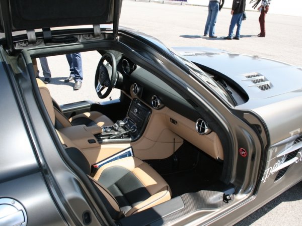 "ОЧАРОВАНИЕ БЕЗ КРАЙ" - ексклузивното роудшоу Mercedes-Benz Star Experience