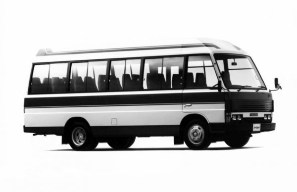 През 1977 година компанията осъзнала грешката си и роторният двигател тихомълком отстъпил мястото си на по-конвенционален дизелов агрегат. Пет години по-късно се появило и следващото поколение на Parkway, като бусът никога не се завърнал към ванкеловото задвижване до края на жизнения си цикъл през 1995 г.