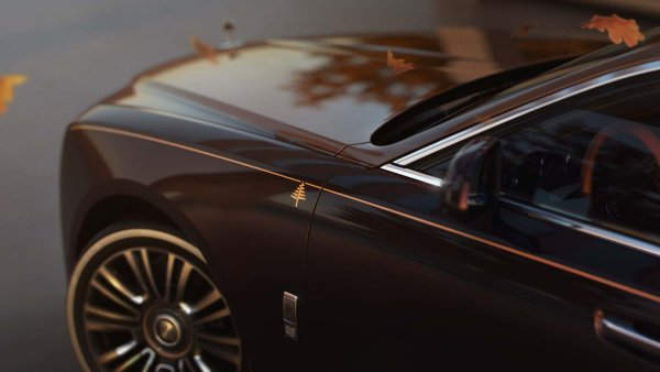 Rolls-Royce направи само 12 модела Ghost Amber Roads, вдъхновени от действителния Amber Road &ndash; древен търговски път, използван за купуване и продажба на кехлибар повече от 3500 години. 
