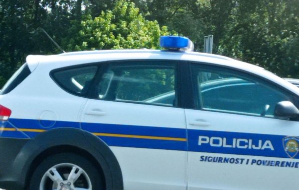 Най-продължителна присъда може да ви докара превъртането на километражи в Хърватия. Там законът не предвижда фиксирана финансова санкция, но допуска от 6 месеца до 5 години затвор, като в особено тежки случаи (автотърговец с 200 автомобила, да речем) присъдата може да достигне и 8 години. 