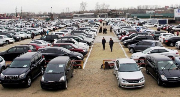 Полша е страната с най-висока средна възраст на автопарка в ЕС и не е чудно, че поне на законодателно ниво е много сурова с измамниците. Наказанието е от 3 месеца до 5 години затвор. Интересното е, има и 3000 злоти (близо 700 евро) глоба, ако не съобщите, че подменяте таблото и километража като част от общ ремонт. 