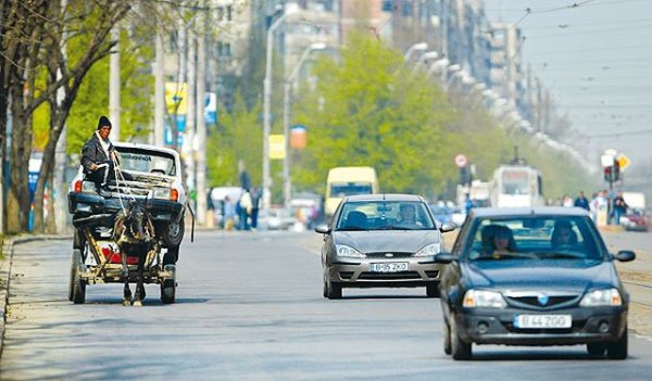В северната ни съседка манипулирането на показанията на километража е също толкова незаконно, колкото и у нас. Но законът не предвижда никакви конкретни наказания - нито глоби, нито ефективни присъди. 
