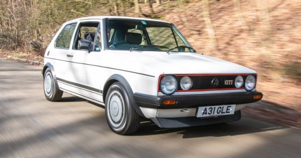Бързи, забавни и достъпни, без да се жертва практичността и надеждността &ndash; това са основните оръжия на хот-хечовете. Първоначално Volkswagen имаше предимство на пазара на тези автомобили, като успя да си изгради лоялна клиентска база, но след това се появи по-мощния 205GTi. И ако Golg GTi печелеше с управление и поведение, моделът на Peugeot предлагаше повече мощност и скорост.