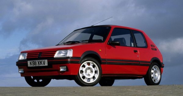 Във Volkswagen с право продължават да твърдят, че именно те пускат на пазара първия хот-хеч с Golf GTi от 1975 г. Peugeot се намеси в битката 9 години след това с по-бързия и по-усъвършенстван 205GTi, като и тук нещата се свеждат до личен вкус.