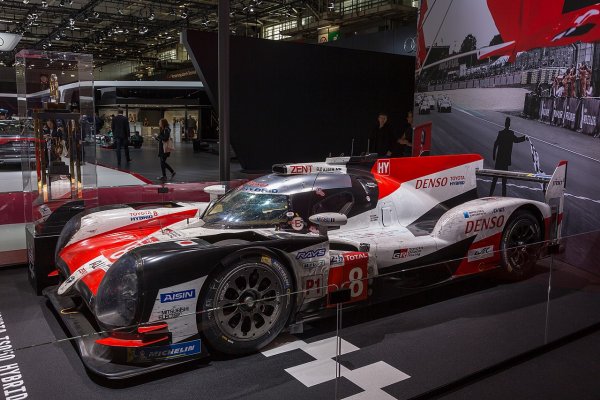Себастиен Буеми, Фернандо Алонсо, Кадзуки Накаджима
Автомобил: Toyota TS050 Hybrid
