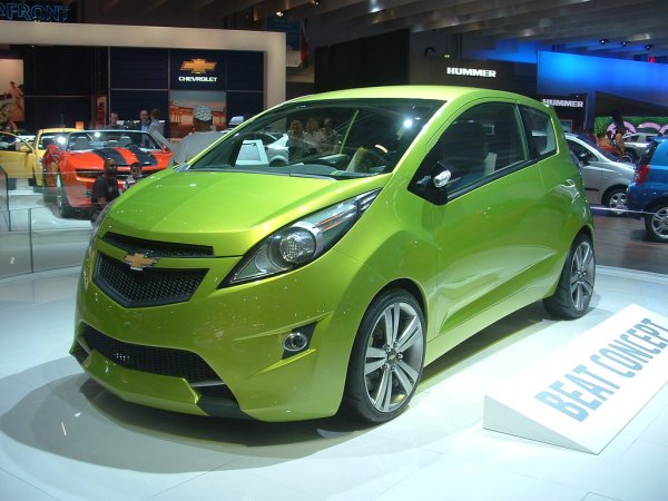 Beat беше част от офанзивата на Chevrolet с три концепции на автомобилното изложение в Ню Йорк през 2007 г. С привличаща вниманието зелена боя, мускулеста стойка и високотехнологичен интериор, тази машина с две врати сякаш доказваше, че не е необходимо малък градски автомобил да изглежда или да се чувства евтин.