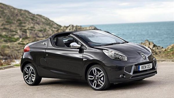 Серийният Wind беше много по-евтин, отколкото концепцията би могла да бъде някога. Той се предлагаше с два избор на двигател &ndash; 1,2-литров турбо и атмосферен 1,6, но но колата беше най-известна със своя покрив, който можеше да се отваря или затваря с една ръка от седалката на водача. Отзивите бяха умерено положителни, но Renault се отказа от Wind само след 3 години производство.