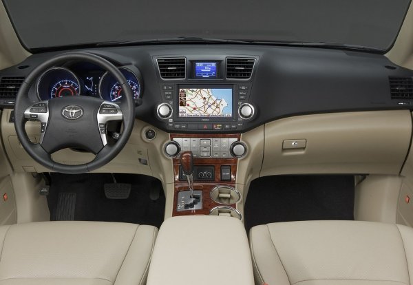 Слабото място е шлицовото съединение на междинния вал в кормилното управление. Спирачните дискове също не са издръжливи, има и други дребни проблеми &ndash; с отоплението и климатика, например, но като цяло -  Highlander е страхотна кола. 