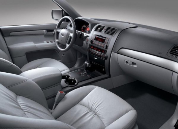 Няма оплаквания относно издръжливостта на окачването, боята е склонна към напукване, но каросерията гние много трудно. При по-старите автомобили електрониката със сигурност ще създава проблеми - ABS сензорите (или тяхното окабеляване), камерата за задно виждане и скъпата музикална систева често излизат от строя. 