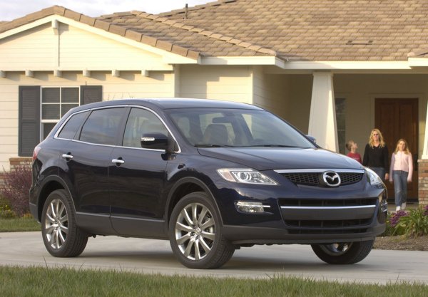 Той е с 23 см по-дълъг от Tuareg, но в същото време е почти най-евтиното предложение сред големите кросоувъри. За посочената сума може да се намери 9-10-годишен екземпляр с пробег под 150 00 км, който е произведен в Япония.

Няма дизел. Безалтернативният атмосферен 3.7 (277 к.с.) Ford V6 Cyclone е с добра репутация и има ресурс от 450 000 км. Не е придричив към горивото, но слабото му място е водната помпа, задвижвана от ангренажната верига. Препоръчва се превантивна смяна на помпата дори при най-малката проява на ненормална работа. Лошото е, че смяната е много скъпа, тъй като се сваля двигателя.