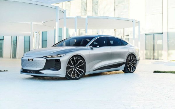 За електрическата концепция на Audi вече ви разказахме подробно. Моделът дебютира в Шанхай за да си проправи път към интереса на китайските клиенти, които все още си падат много по представителните седани, особено по такива с дълга колесна база. A6 e-tron е конструиран платформата PPE на Volkswagen Group, запазена предимно за Porsche и Bentley (както и за най-ексклузивните модели на Audi), като разполага с батерия с капацитет от 100 kWh и предлага пробег от 700 км.