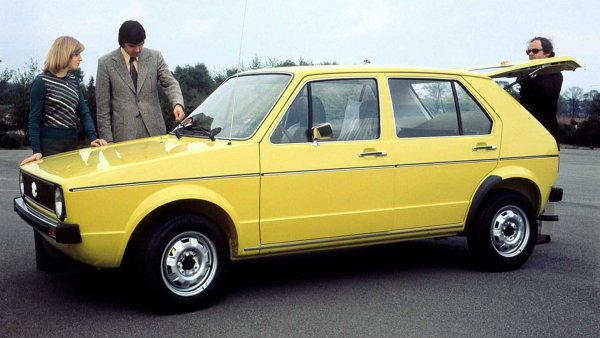 Във Volkswagen турбото същои идва по-рано при дизеловите двигатели, отколкото при бензиновите, като се появява още в края на първото поколение на Golf. То го завещава на наследника си Mk II, като това е 1,6-литров мотор, който първа развива 54, а сред това и 70 к.с. При бензина турбото идва през 1988 година при версията G60, която получава 1,8-литров мотор със 125 к.с. 