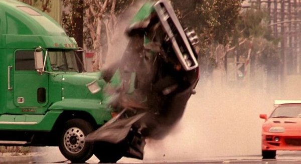 Вероятно си мислите, че героите в заключителната сцена на тази класика са Вин Дизъл и Пол Уокър. Но всъщност зад волана на чудовищния Dodge Charger e каскадьорът Тим Трела, който именно го удря в пресичащия камион и преобръща над Supra-та на Кристофър Тък. И тук няма компютърни шашми - на комерата, монтирана вътре в Тойотата, идеално се вижда как Чарджърът прелита над нея. 
