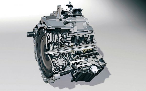 Този "сух" автоматик с двоен съединител (код DQ200) си е навличал безброй критики след дебюта си през 2008. Но до появата на третата Octavia повечето му конструктивни недостатъци бяпа оправени. Ресурсът на сухите съединители се увеличи от жалките 50 000 км до 120 и дори 140 хиляди безпроблемен пробег. 
Появи се обаче нов проблем - в изтънените с цел олекотяване стени на корпуса взеха да се появяват пукнатини заради високото налягане. Заради това през 2017 бе обявена сервизна акция, при която се подменяше блокът за управление на скоростната кутия. 
