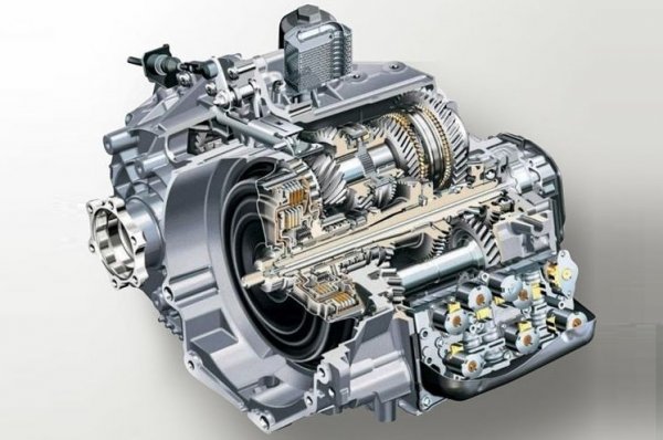 Този автоматик с "мокри" съединители (код DQ250), разработен съвместно с BorgWarner, по начало работи по-добре от 7-степенния, и гарантира ресурс от поне 120 000 км. Ако му сменяте маслото на 40 000 км, можете да отсрочите значително проблемите с електромагнитните клапани. При големи натоварвания обаче се случва в диференциала сателитите да се "заварят" към оста му, което в крайна сметка чупи целия корпус. 
