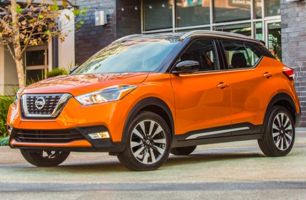 Без съмнение Nissan Qashqai е бестселър, който продължава възхода си в Европа, но някои клиенти вероятно биха искали да се отличават. И тук на сцената излиза Kicks - SUV, който също е много популярен в редица държави. Той се предлага с бензинов атмосферен двигател с обем 1,5 литра, който развива 106 к.с. и е съчетан с 5-степенна механична скоростна кутия. Има и версия с турбодизел - прочутия 1.5 dCi на Renault, който развива 110 к.с. и е съчетан с 6-степенна кутия.