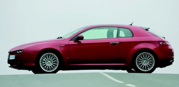 Концепцията обаче е съвсем различен звяр от серийната версия и включва изцяло карбонова каросерия, V8 двигател с мощност 400 конски сили и впечатляващи врати в стил Koenigsegg. Днес концепцията Brera изглежда също толкова интересна, колкото и преди две десетилетия, така че не е изненадващо, че е отличена с наградата за дизайн Compasso d'oro за 2004 г.