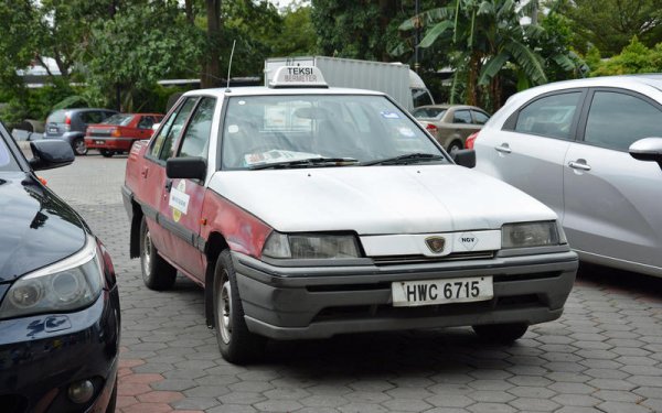 Saga няма нито една награда за красив дизайн, но през 90-те и първото десетилетие на този век беше най-популярното такси в Малайзия, като много от колите вървяха и на метан. В същото време таксиметровите шофьори в страната често печелят неприятното състезание за най-лоша таксиметрова услуга, което само улесни навлизането на Uber.
