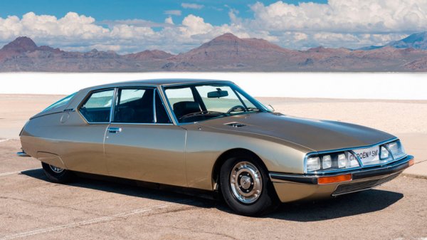 Челната тройка на най-ценните придобивки на Брежнев включва Citroën SM от 1971 г., който е подарък от френския президент Жорж Помпиду. Моделът се задвижва от V6 инжекционен агрегат от Maserati с мощност от 188 к.с Леонид Илич дори тества автомобила сам, като изказва мнение, че „прехваленият италиански двигател е твърде шумен“. През есента на 1983 г. колата е предоставена на Московския автомобилно-пътен институт. През 1998 г. този SM е продаден на нов собственик в Холандия. 
