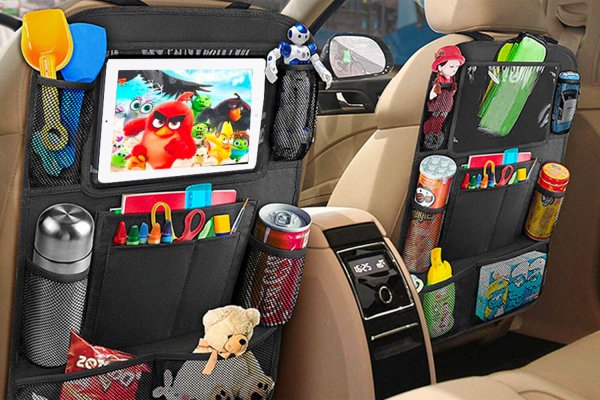 Много популярен автомобилен аксесоар за пътуване в много страни по света са органайзерите, които са монтирани на гърбовете на предните седалки. Китайците обаче отиват по-далеч, създавайки „мини-секретари“ зад седалките. Органайзерът от плат разполага с голямо разнообразие от джобове за бутилки, играчки, телефони, книги, таблети и чадъри, както и специално отделение за боклук.

Този аксесоар струва около 25 долара, като някои купувачи се оплакват от неприятната миризма от продукта, лошото качество на тъканта и джобовете, които се отделят. 