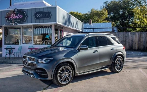 1. Mercedes-Benz GLE (2019-) – коефициент на надеждност 87,6%

Нещата не вървят добре на вторичния пазар с надеждността на кросоувъра Mercedes-Benz GLE, при който 44% от собствениците съобщават за неизправности по време на работата на автомобила. Най-честите пролеми са с двигателя, както и с изпускателната система, като половината от повредените коли са прекарали поне седмица в сервиза.

2. Range Rover Sport (2014–2022) – 91,1%

3. Audi Q8 (2019-) – 93,2%