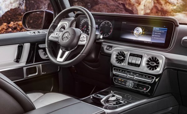 Допълнително усложнение е, че окачването на G-Class изисква прецизен реглаж на геометрията на колелата след повечето ремонтни дейности. Постигането на заводските параметри при използване на неоригинални части невинаги е възможно, което принуждава собствениците да купуват оригинални компоненти, а това допълнително оскъпява ремонта. 