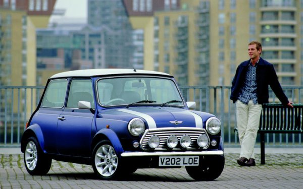 Култът към Mini се ражда през 60-те години и моделът става за всичко &ndash; важна част от попкултурата, автомобил за звезди, кола със сериозни моторспорт постижения и в същото време достъпно превозно средство. Няма друг британски модел, който да съчетава тези четири особености. Първите бройки на Mini се появяват през 1959, а първото поколение се произвежда до 2000. Малко по-късно BMW съживи британската икона.
