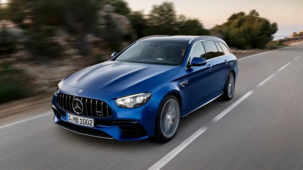 Ускорение 0-100 км/ч: 3.5 секунди
Ето я най-после и върховата версия на по-практичната Е-класа. Тя спокойно ще побере две детски колички - и после ще ги ускори по начин, който нито една майка не би одобрила. 
