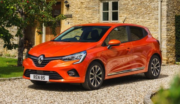 В северозападните Балкани по традиция много силни позиции има Renault. Напук на въведената държавна субсидия за покупка на електромобили, в Топ 10 няма нито един модел на ток. 

1. Renault Clio - 671
2. Dacia Duster - 411
3. Opel Corsa - 385
4. Dacia Sandero - 371
5. Skoda Octavia - 347
6. Suzuki SX4 S-Cross - 324
